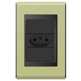 Stylish Single Outlet Power Socket with Gold Wall Plate – Modern Design